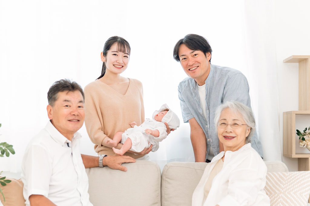 親から子ども夫婦への出産祝いの相場は？5万円で贈るおすすめ
