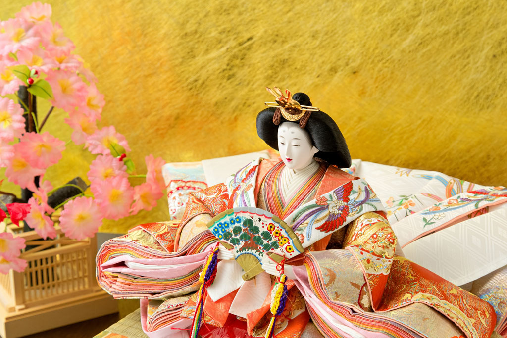 桃の節句はどうやってお祝いする？ひな祭りの由来や行事食をご紹介