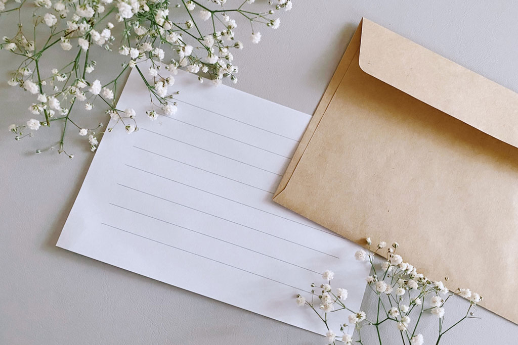 【結婚1周年】紙婚式には何をする？おすすめのプレゼントや名前の由来をご紹介します