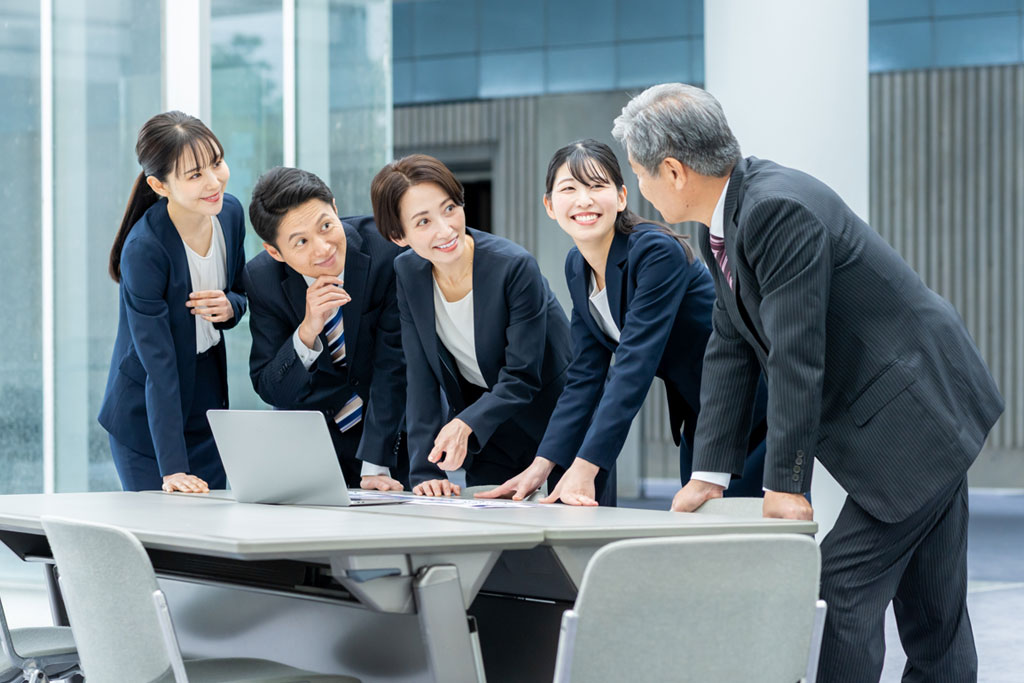 社長への誕生日プレゼントにおすすめのギフト特集｜相場・マナー・選び方のヒント