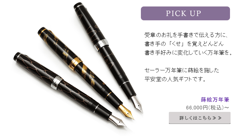 片手に収まるサイズの
小筥（こばこ）に、漆芸の技術をぎゅっと詰め込みました。
幾種類もの技法で描き分けた日本の国花、菊を
ご堪能いただける一品です。