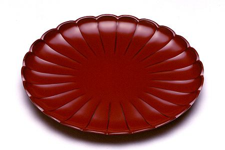 紅釉菊口皿 宮内庁御用達 漆器 山田平安堂】菊皿 古代朱（小） | 漆器 山田平安堂