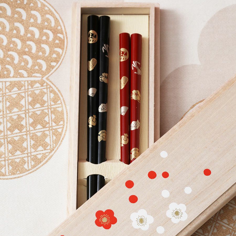 宮内庁御用達 漆器 山田平安堂】夫婦箸 宝尽くし（吉祥梅箱入） | 漆器